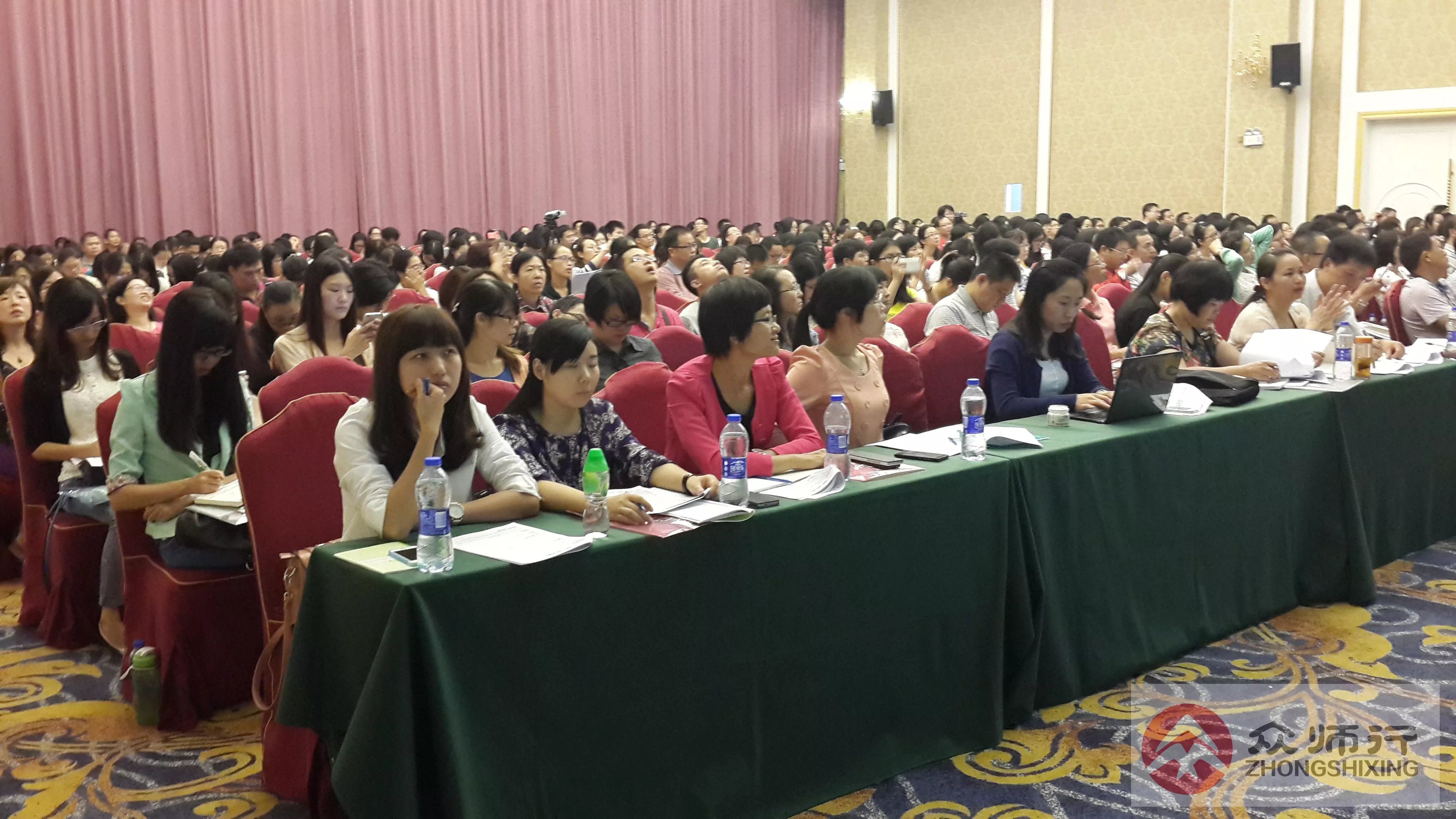 众师行”2014年广东佛山培训会现场.jpg